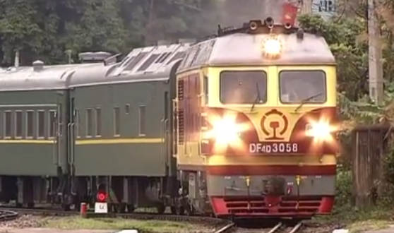다시 가까워지는 북한과 중국, 압록강 화물열차 2년만에 운행 재개